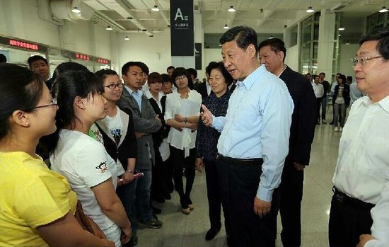 習(xí)近平現(xiàn)身天津招聘會(huì) 稱做實(shí)際工作情商很重要