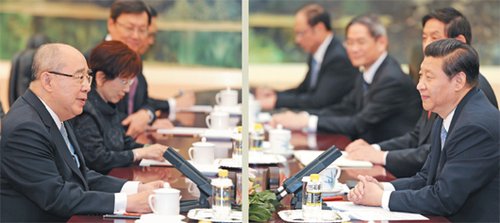 　　中共中央總書(shū)記習(xí)近平13日在北京人民大會(huì)會(huì)見(jiàn)國(guó)民黨榮譽(yù)主席吳伯雄率領(lǐng)的國(guó)民黨大陸訪問(wèn)團(tuán)一行。