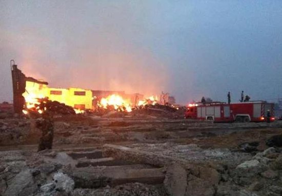 火情由露天垛堆而起，波及4座棉庫，過火面積約1.05萬平方米，雖經(jīng)及時(shí)搶救，但因火勢(shì)、風(fēng)勢(shì)過大，已基本燃燒殆盡。