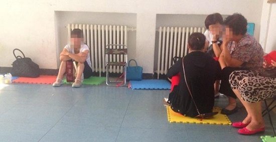 男子當(dāng)街重摔女童被刑拘 孩子已確診腦死亡