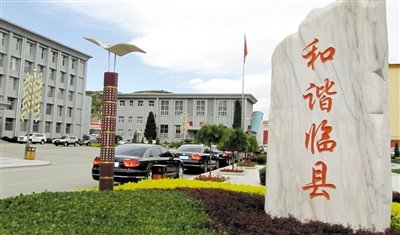 多地政府大樓流行擺“轉運石” 石獅子成群結隊