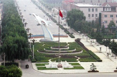 多地政府大樓流行擺“轉運石” 石獅子成群結隊