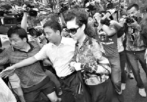 李天一受審稱連嫖娼都未進行 案件今日繼續(xù)審理