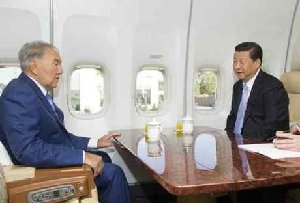 習(xí)近平與哈總統(tǒng)同吃咸菜米粥 就著清茶談國(guó)事