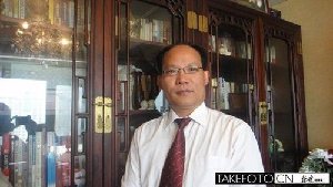 趙運(yùn)恒律師表示此案被告人的強(qiáng)奸罪名是跑不掉的。