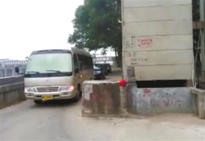 村民跪攔縣委書記求治污續(xù)：涉事企業(yè)停產(chǎn)整改