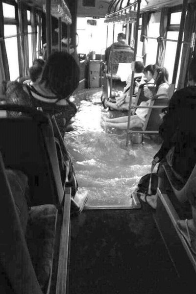 “菲特”攜14級風襲福建浙江 溫州5人遇難