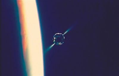 昨日，三級火箭上的攝像頭記錄下“器箭分離”畫面。