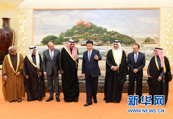 1月17日，國(guó)家主席習(xí)近平在北京人民大會(huì)堂會(huì)見(jiàn)來(lái)華出席中國(guó)－海灣阿拉伯國(guó)家合作委員會(huì)第三輪戰(zhàn)略對(duì)話的海合會(huì)代表團(tuán)。 新華社記者 劉建生攝