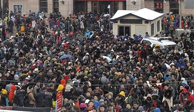 多條高鐵因雪降速運(yùn)行 京滬高鐵最慢時(shí)速如單車