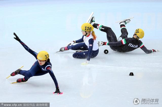 奇跡！三對(duì)手竟一起摔倒 女子500M李堅(jiān)柔奪冠