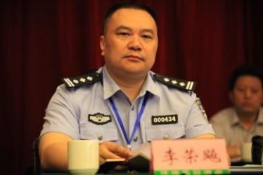 四川治安總隊原副隊長被搜出1100萬連號百元鈔