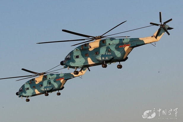 高清：解放軍雙機編隊超低空實訓 直8直9成對登場