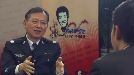 公安部副部長(zhǎng)黃明接受《小撒探會(huì)》記者撒貝寧專訪