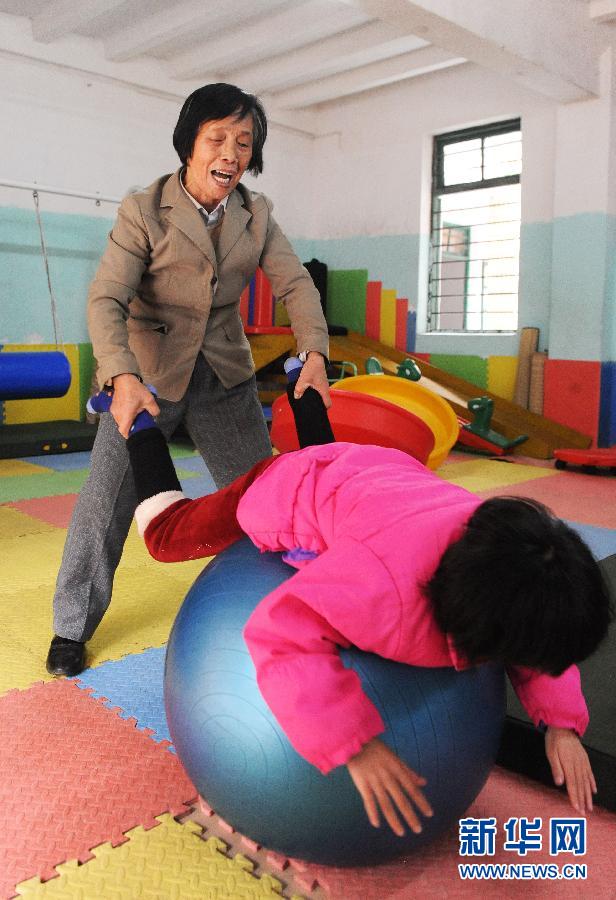 （踐行核心價(jià)值觀·圖文互動(dòng)）（2）“月亮婆婆”胡惠月：全力守護(hù)“星星的孩子”