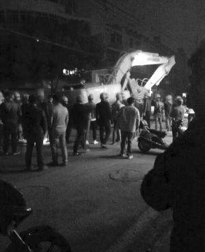 江蘇200多人強(qiáng)拆農(nóng)貿(mào)市場(chǎng) 將菜販打成重傷(圖)