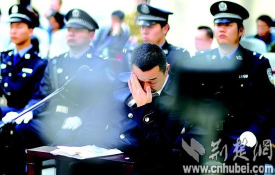 劉漢受審多次落淚 其弟懺悔江湖義氣太重(圖)