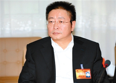 毛小兵 1965年4月生，湖南常德人，1985年7月參加工作，中南大學(xué)資源與安全工程學(xué)院資源與環(huán)境經(jīng)濟(jì)學(xué)專業(yè)畢業(yè)，在職研究生學(xué)歷，工學(xué)博士。