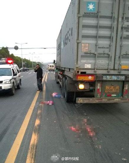 女子將兩孩子扔進(jìn)車流 致8月大幼兒死亡(圖)