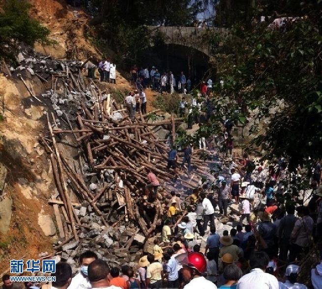#（突發(fā)事件）廣東茂名在建橋梁發(fā)生坍塌事故 已致5人死亡