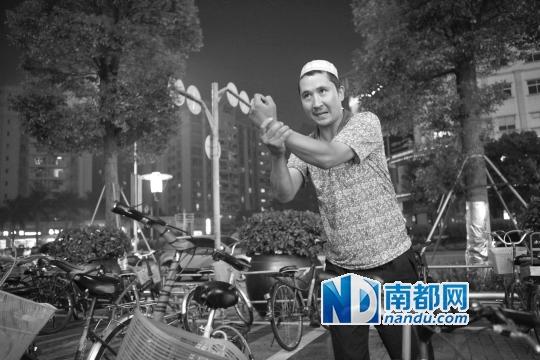 新疆小伙打工時數(shù)度擒小偷 強調人應該好好干活