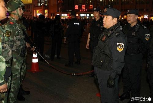 公安部兩位副部長夜赴京滬火車站嚴(yán)查安保(圖)