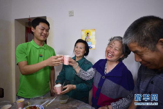 （社會）（1）南昌：“小桔燈”溫暖失獨(dú)媽媽的心