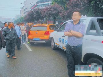 四川南充城管副隊(duì)長肇事逃逸 戴名表系名牌腰帶