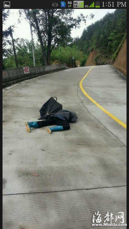 的哥守護摔倒老人不敢扶 家屬到場連問5遍你撞的嗎