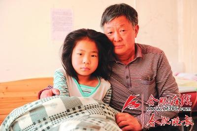 重病女孩出生即遭父母拋棄 爺爺堅(jiān)持照顧