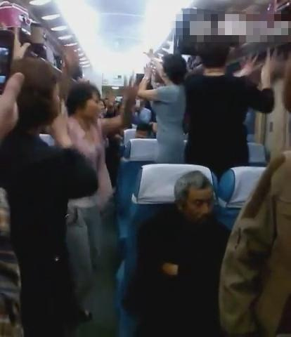 中國大媽火車上大飆廣場舞