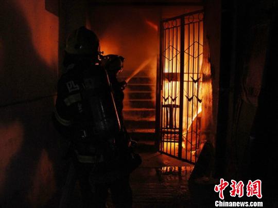 圖為火災(zāi)現(xiàn)場。　劉津攝