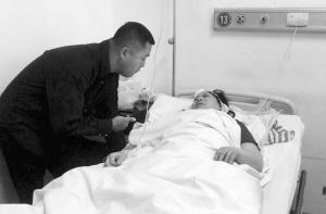 樓頂改造致鐵板飛落 路過女子被削掉頭皮