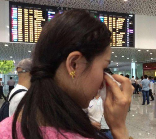 女子被拐25年 深圳機場重逢親生母親