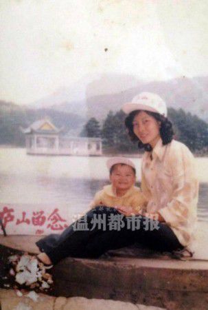 女子被拐25年 深圳機場重逢親生母親