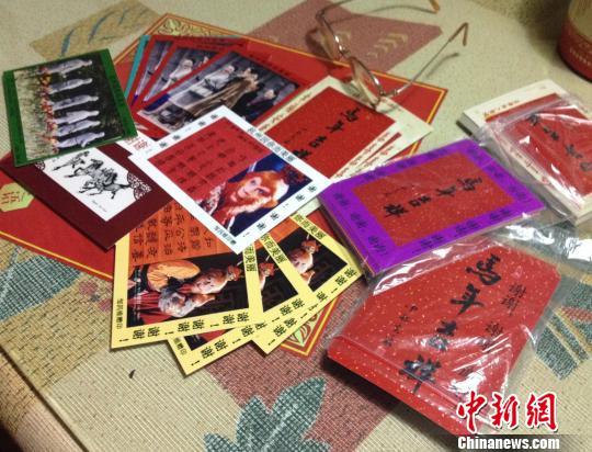 杭州八旬老人自制致謝卡送公交車讓座人(圖)