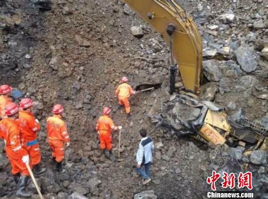 四川敘永一工地發(fā)生山體崩塌失蹤人員仍在搜救中