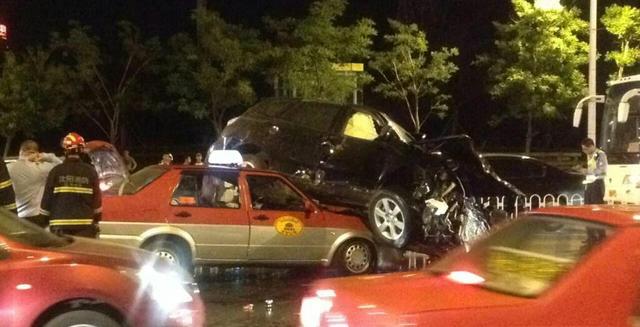 評書表演藝術(shù)家田連元遭連環(huán)車禍重傷 兒子身亡