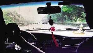 毒販情婦被警方從11樓索降抓獲 驚問我在做夢嗎