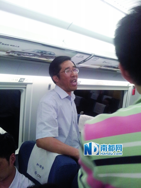 5月23日，G 7082次列車開出后，一自稱高官的乘客占座并拒絕查票，引發(fā)網(wǎng)友熱議。圖片來源：新浪微博