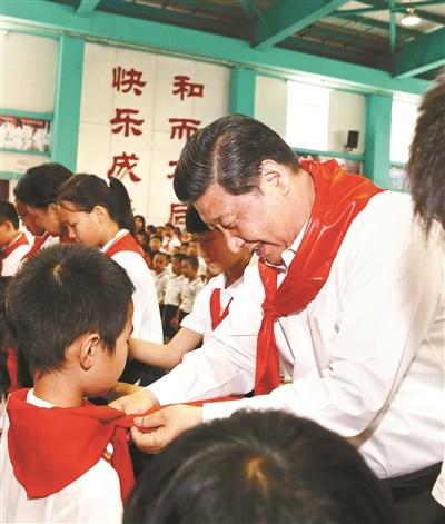 習(xí)近平李克強(qiáng)在京看望少年兒童 共慶國際兒童節(jié)