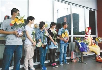 招遠(yuǎn)血案嫌犯擁三輛豪車(chē) 住所墻上有虐殺字樣