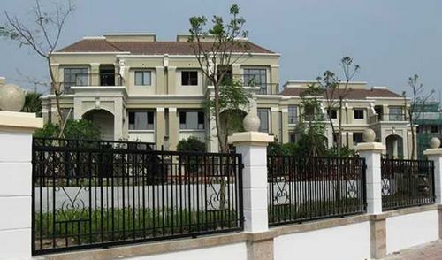 深圳市國稅局金水灣度假村別墅區(qū)外景。（圖片來自金水灣度假村網(wǎng)站）