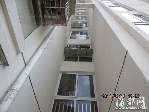 17歲哥哥只顧玩游戲 4歲弟弟墜樓摔傷