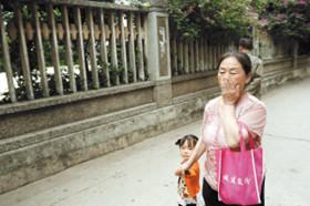 中學用糞便潑圍墻 阻止學生校外買零食