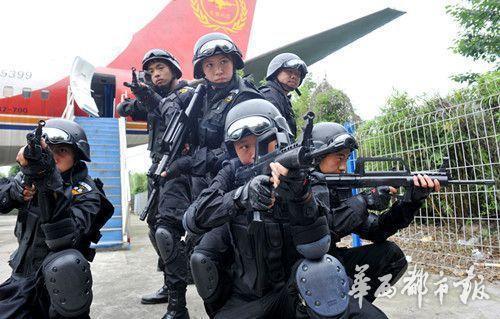 全國首支大學(xué)生校園反恐防暴隊 女大學(xué)生巾幗不讓須眉