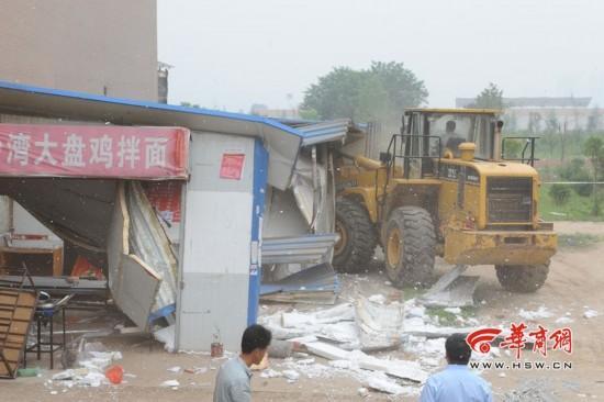 工程方私自出租西大內(nèi)違建 管理混亂被強拆