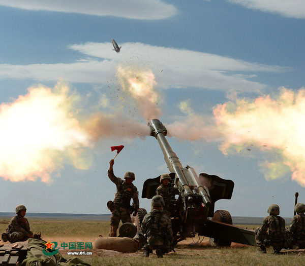 原文配圖：紅軍不惜使用激光制導炮彈對藍軍打擊，亮出了所有家底。