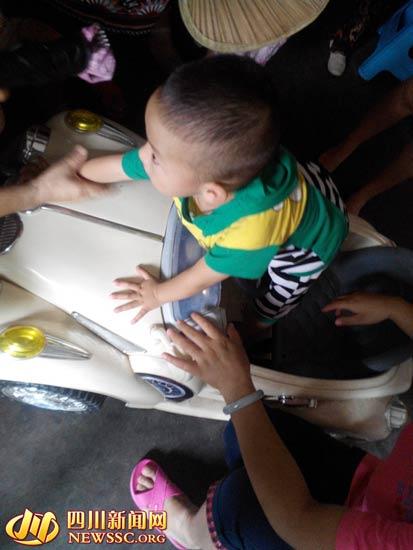 2歲娃在媽媽眼皮下被搶走 過(guò)后被人從菜場(chǎng)撿回