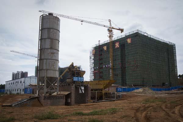 湖南貧困縣疑偷蓋政府大樓 耗資2億以建小區(qū)為名